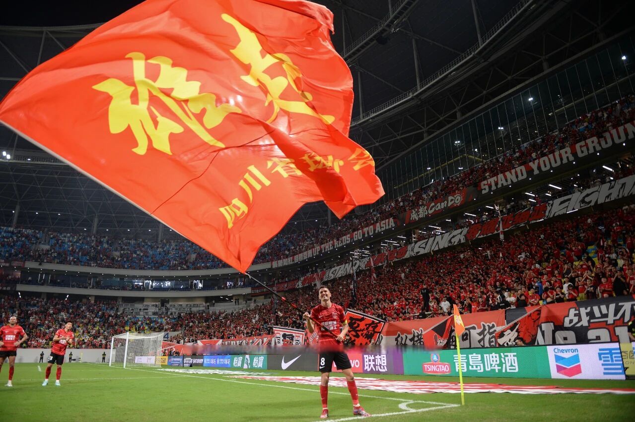 九游体育-包含集结日斯图加特豪取连胜——亚冠节点到来，球迷炸锅，更衣室氛围转暖的词条